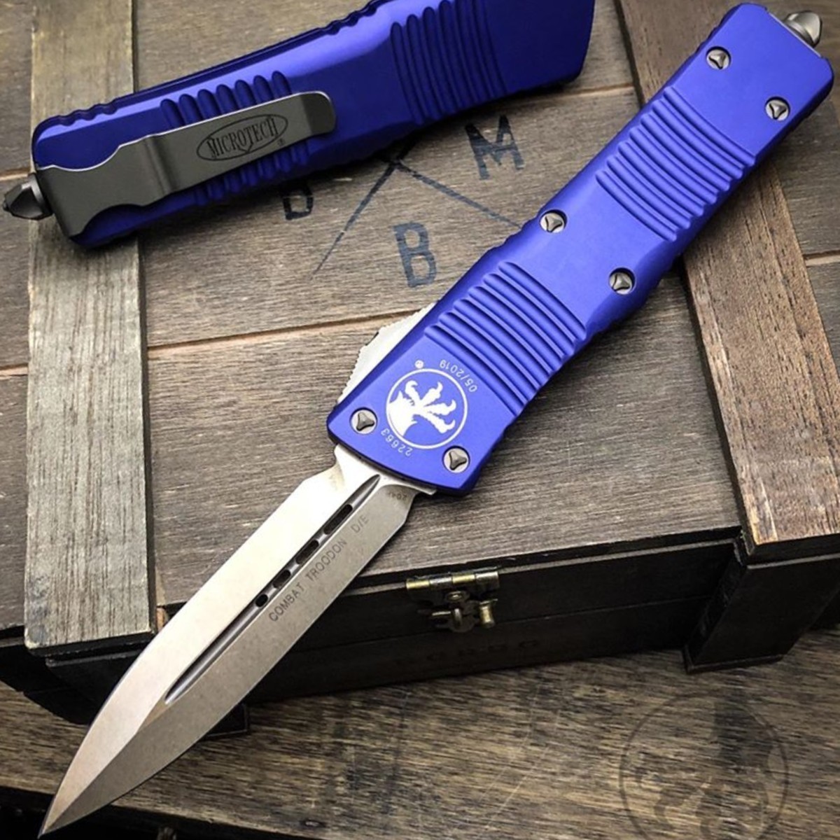 Обзор MICROTECH COMBAT TROODON. Популярный нож двойного действия