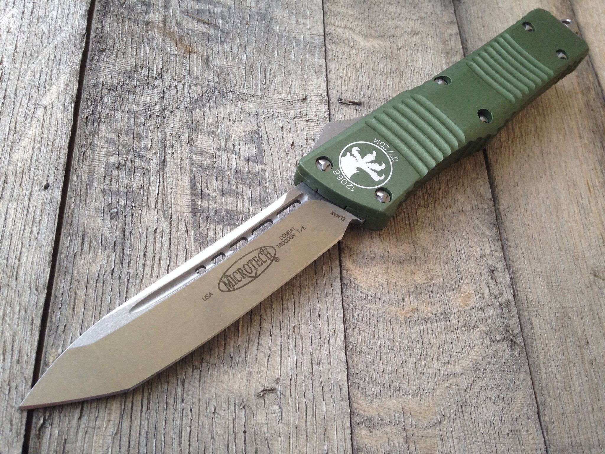 Обзор MICROTECH COMBAT TROODON. Популярный нож двойного действия